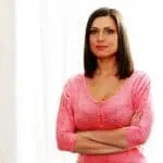 First Impression: Read Her Body Language